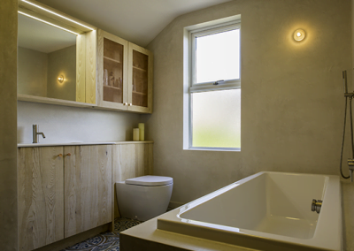 handfitted bathroom cabinets and shelves